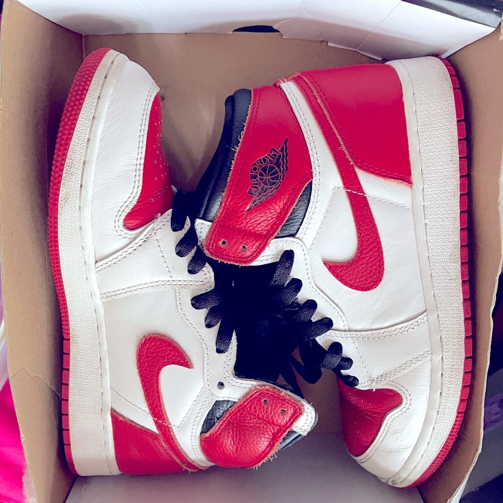 Grade school Retro OG Air Jordan 1.